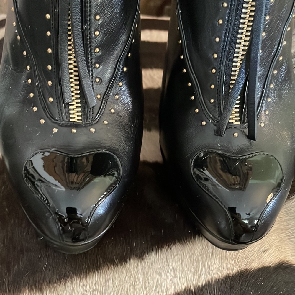 Alexander McQueen Blk Smooth & Patent Leather Gold Studded Platform Heels 38.5 - Picture 3 of 12